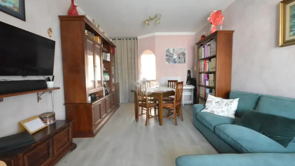 Séjour - Four-Bedroom Apartment with Balcony in Roncadelle