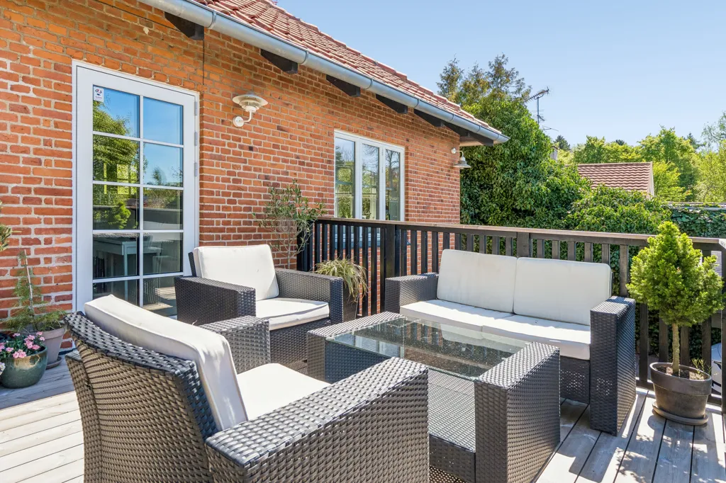 Terrace - Charming Brick Villa with Terrace in Birkerød