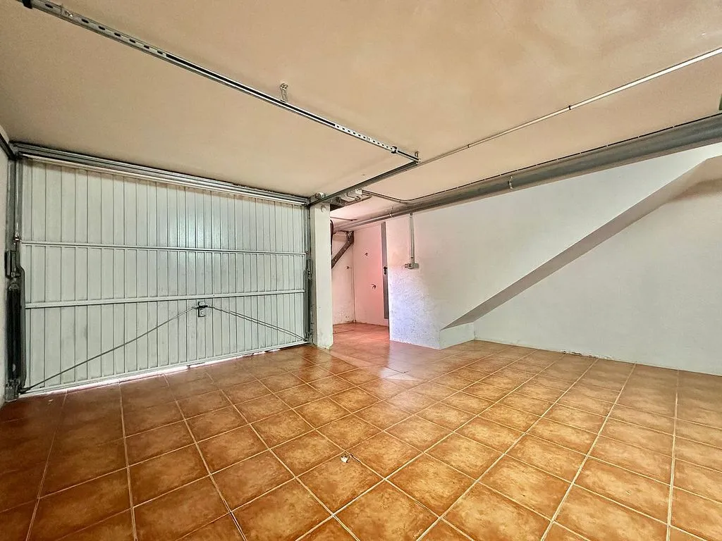 Garage - Patio-Backed Chalet in Mejorada del Campo