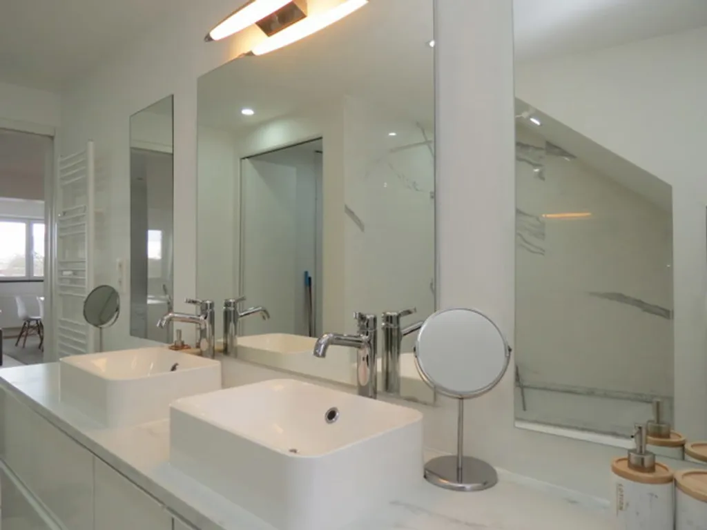Salles de bain - Duplex Meublé et Lumineux à Ixelles