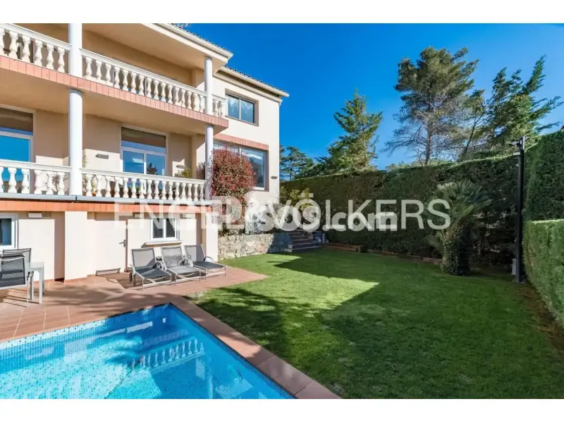Bassein - Renovated Seafront House in Cabrils