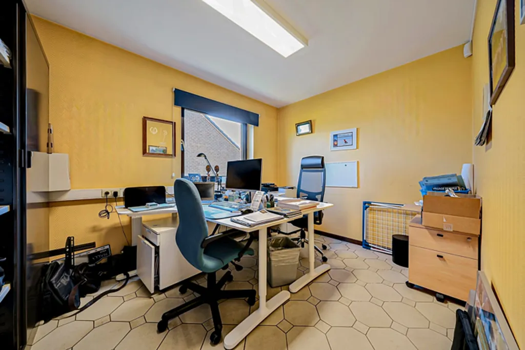 Bureau - Villa Familiale avec Piscine à Cornesse