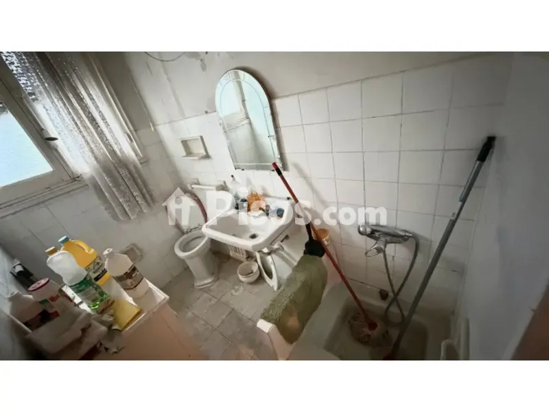 Salles de bain - Stately Apartment with Cathedral Views in Palencia