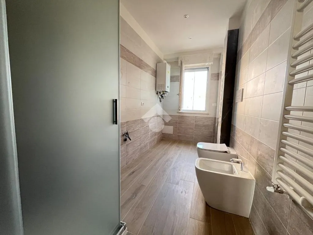 Salles de bain - Bright 3-Room Apartment with Balcony in San Severo