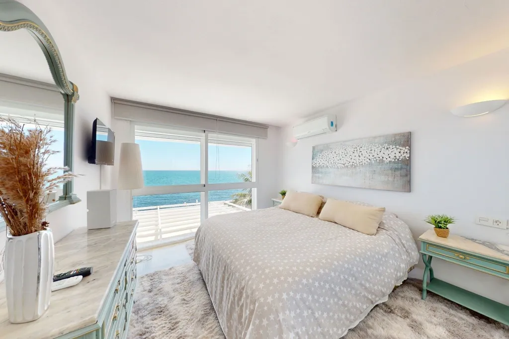 Chambres - Beachfront Duplex with Private Pool in Estepona