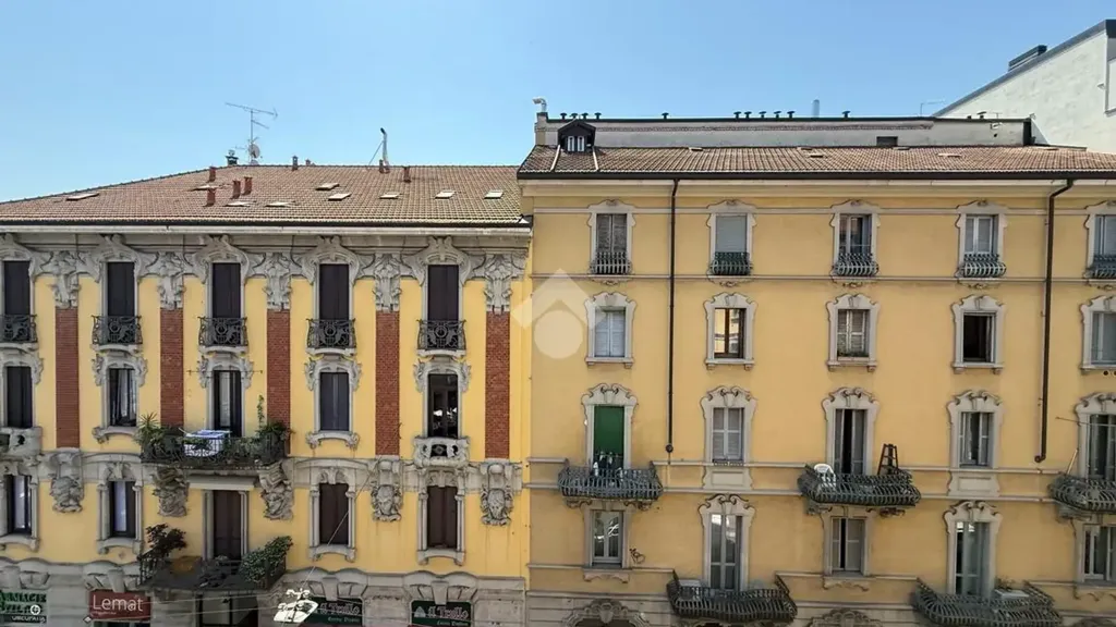 Rõdu - Prestigious Apartment with Balconies in Milan