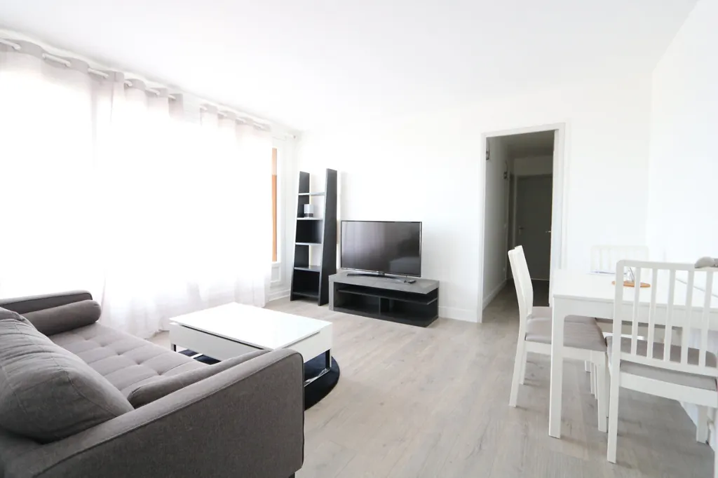 Elutuba - Refurbished Flat with Balcony in Orléans