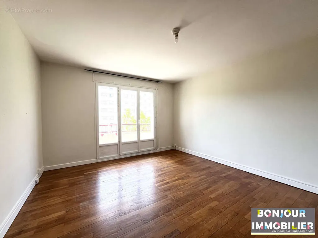 Pièces - Appartement avec Balcon au Centre de Grenoble