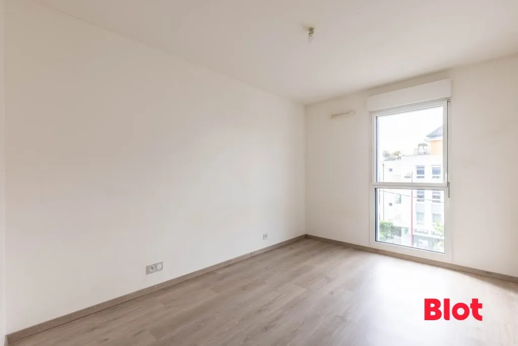 Toad - 3-Bed Flat with South-Facing Terrace in Cesson-Sévigné