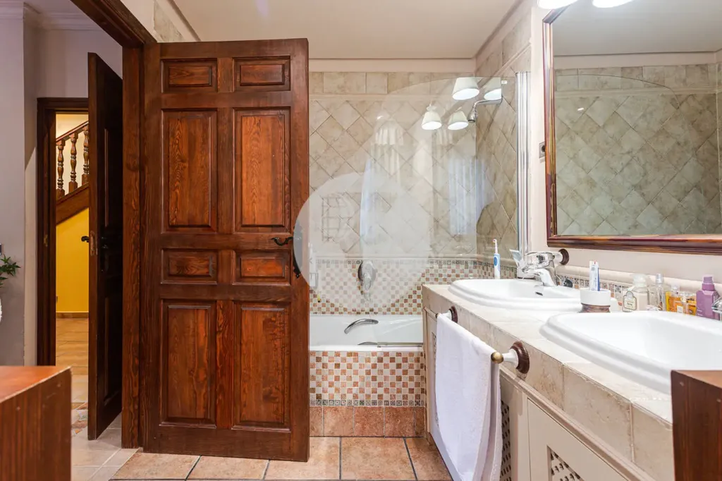 Vannitoad - Luxury Villa with Pool in Las Rozas