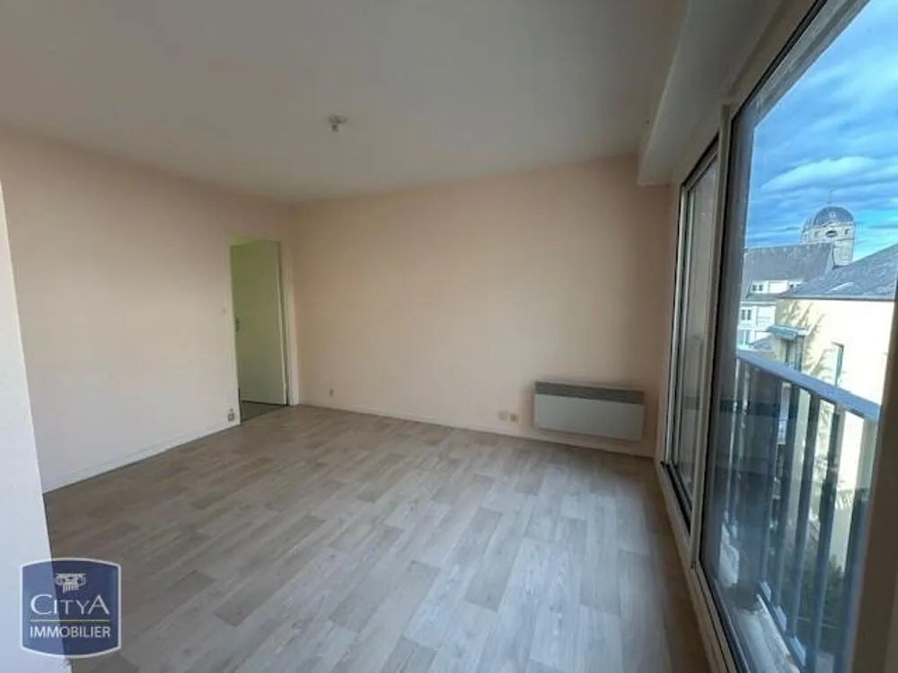 Pièces - Appartement Équipé avec Garage en Centre Ville