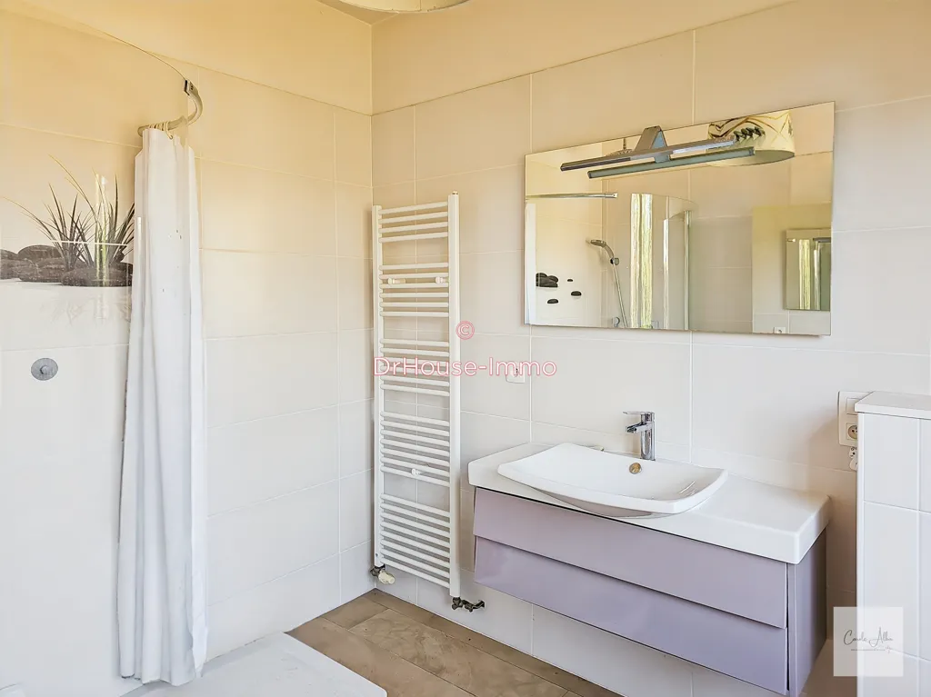 Salles de bain - Maison avec Terrasse et Jardin à Peschadoires