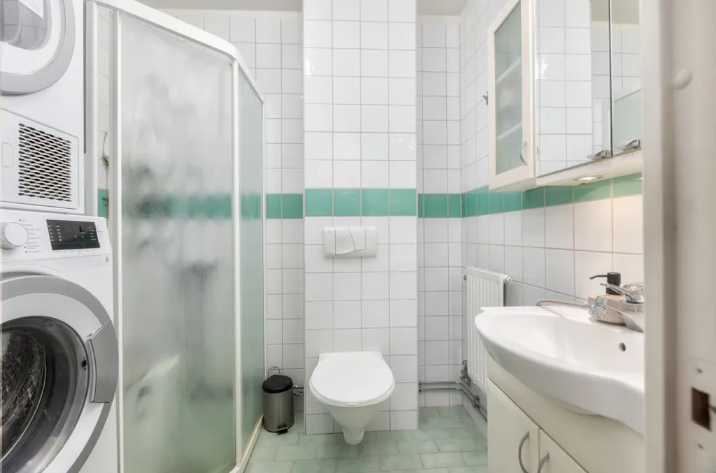 Salles de bain - Spacious Apartment with French Balcony in Blombacka