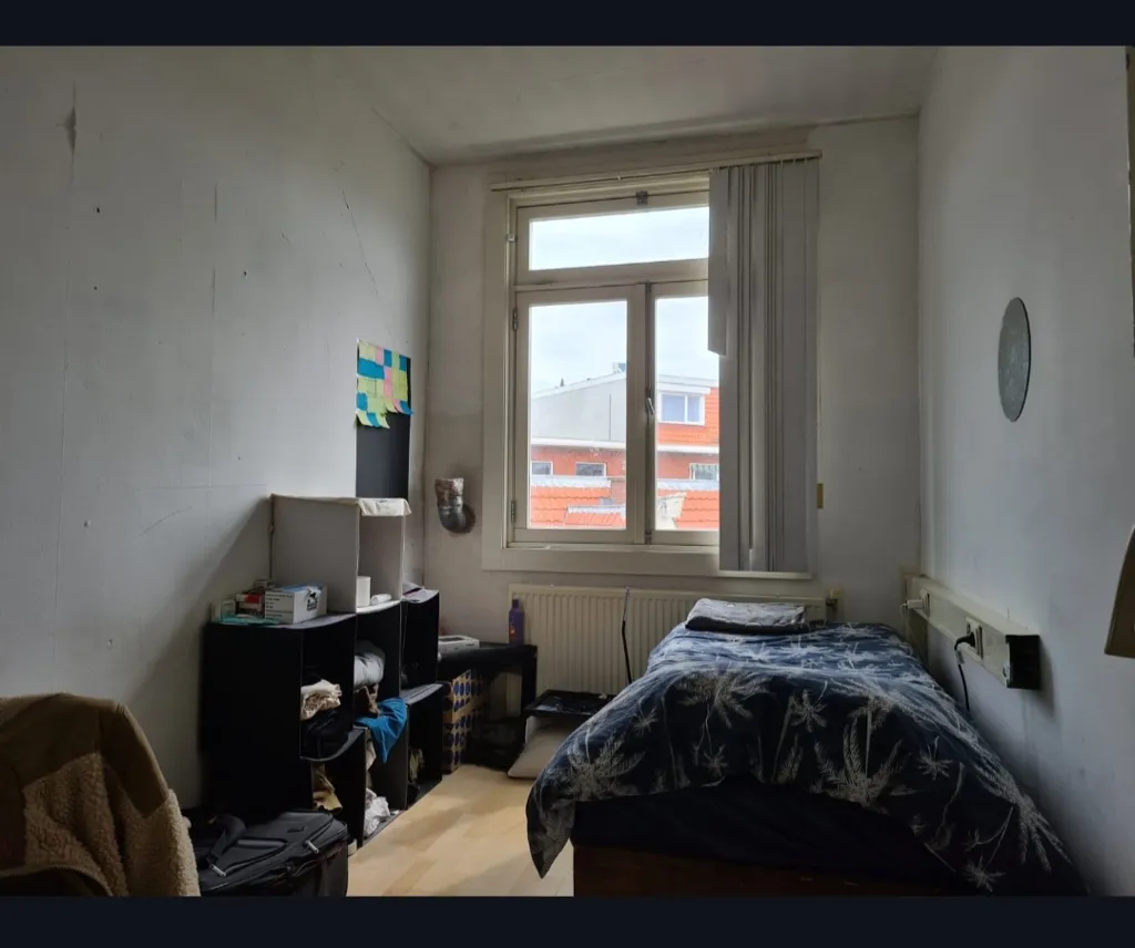 Magamistoad - Room with Balcony in Scheveningen, The Hague