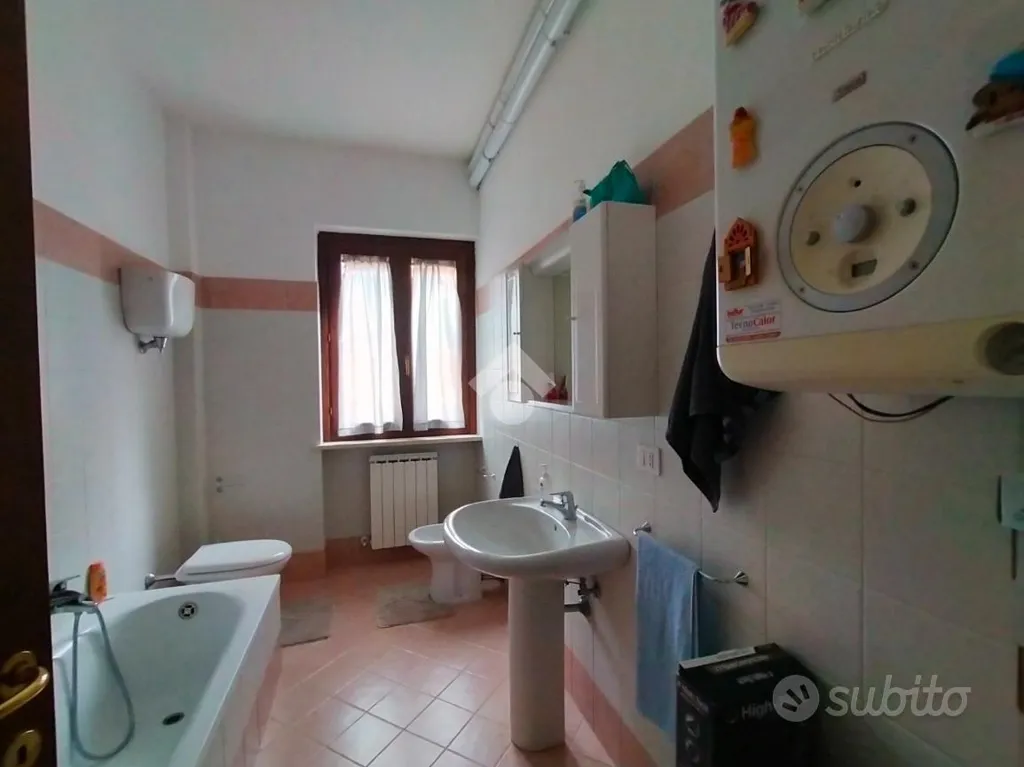 Salles de bain - Rustic Cielo/Terra with Garage in Capodacqua