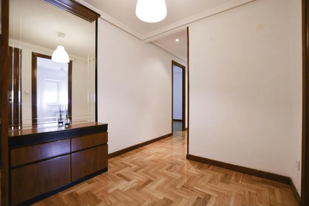Esik - Three-Bedroom Flat with Balcony in Ventanielles