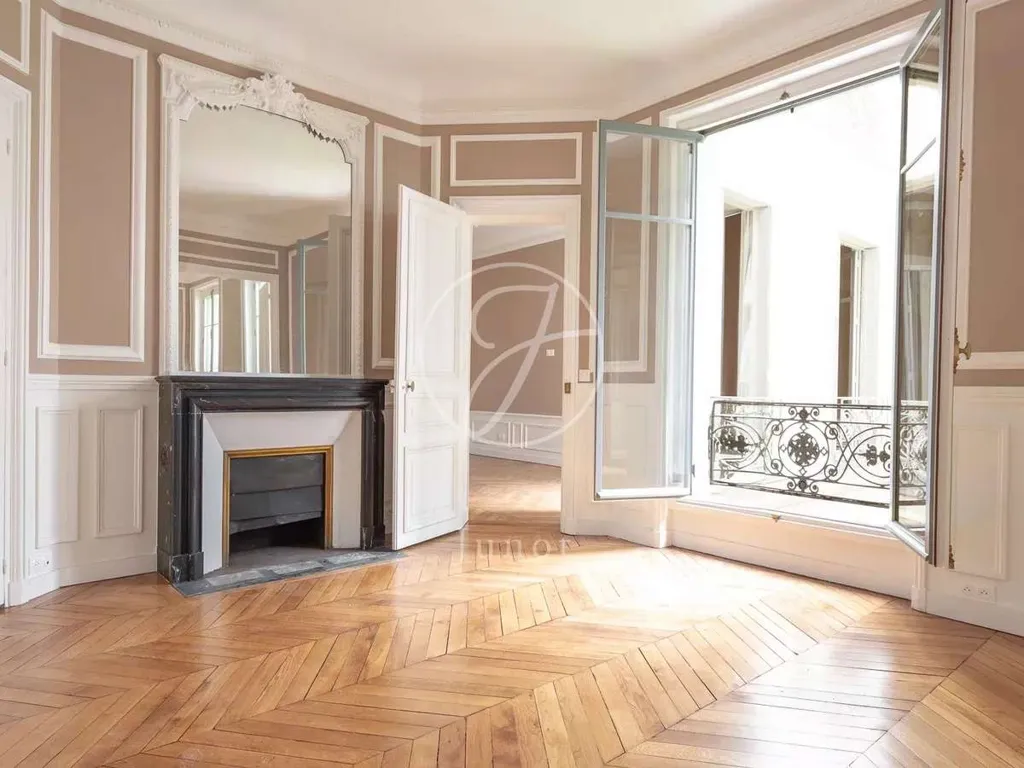 Séjour - Appartement de 5 Pièces avec Cour Arborée à Paris 75017