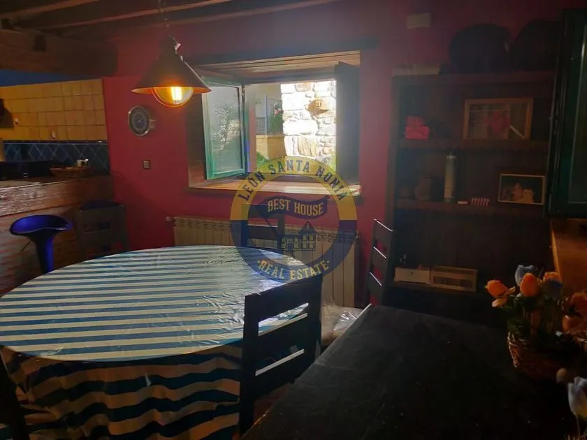 Salle à manger - Restored Chalet with Rustic Charm in León