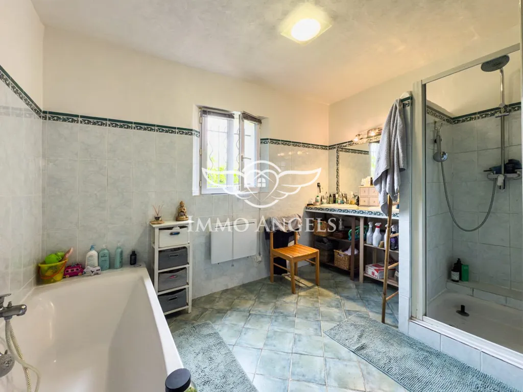 Bathrooms - Ground Floor House with Pool in Quiet Area