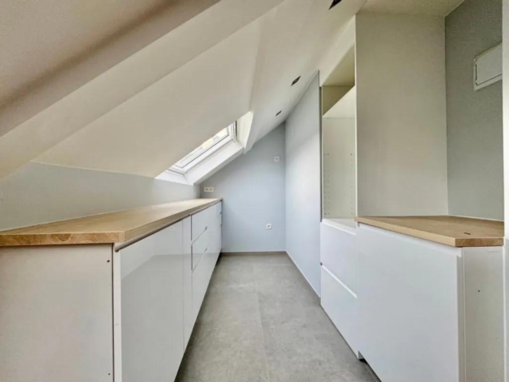 Pièces - Duplex Neuf avec Terrasse Arrière à Ixelles