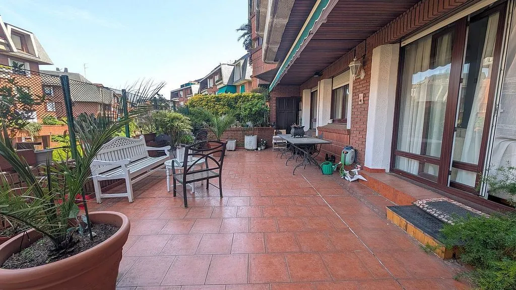 Terrass - 1-Bed Flat with Terrace in El Pinar