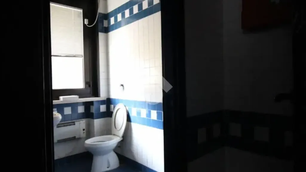 Bagni - Office Space with Balcony in Marmirolo