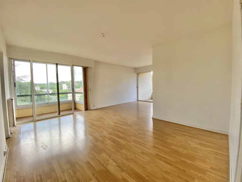 Pièces - Appartement Lumineux avec Terrasse à Nîmes