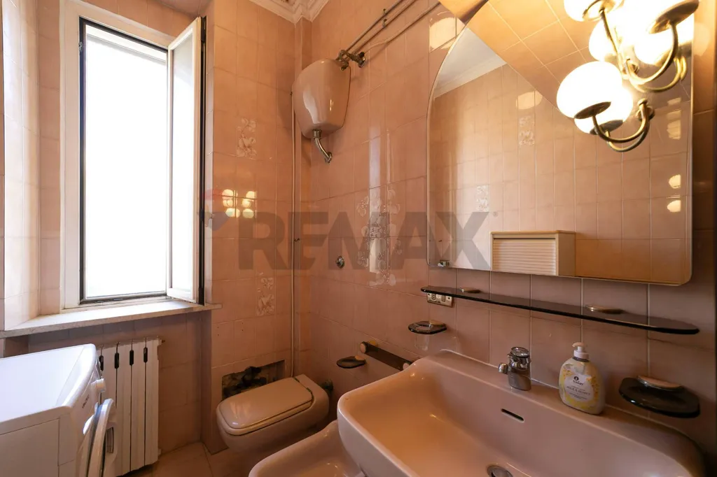 Salles de bain - Bright 3-Bedroom Apartment in Bari Centre