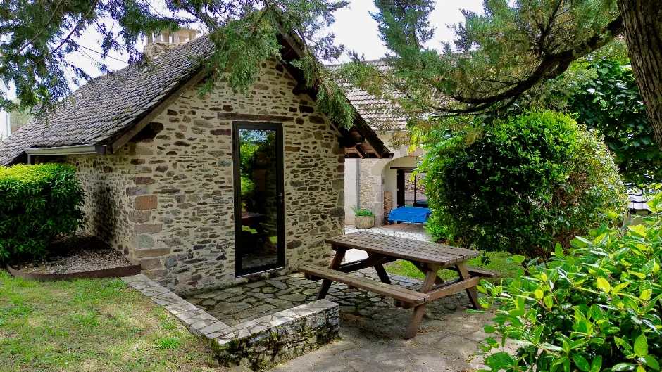 Garden - Renovated Longère with South View near Brive