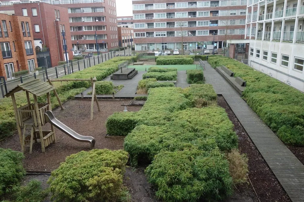 Aed - Furnished 4-Bedroom Apartment in Amsterdam