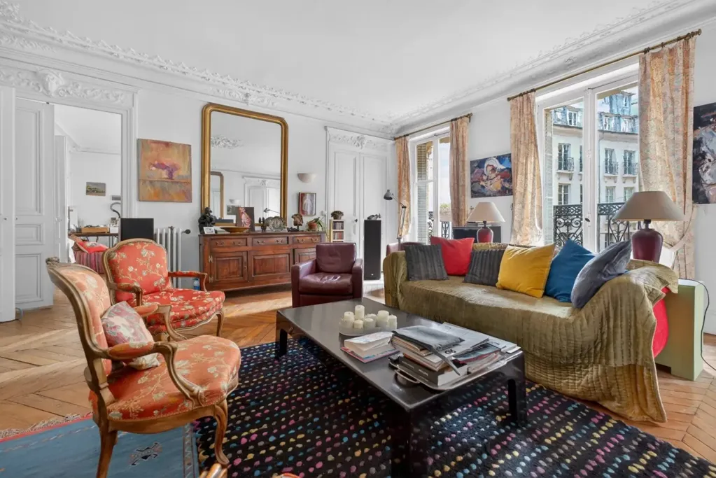 Soggiorno - Renovable Parisian Apartment with High Ceilings