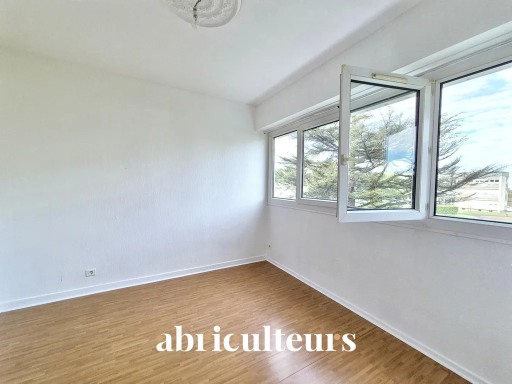 Pièces - Appartement 6 Pièces avec Balcon dans le Calme