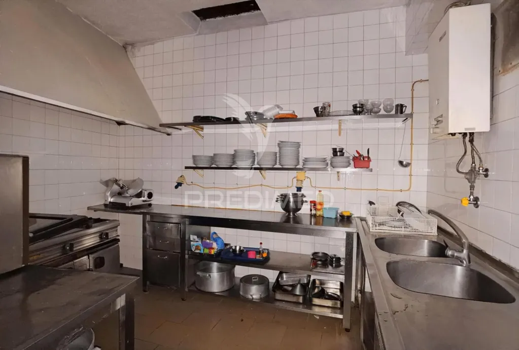 Cuisine - Café with Terrace in Pernes