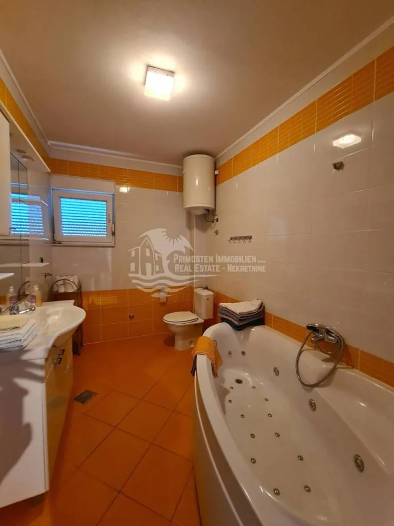Vannitoad - Penthouse with Sea View near Trogir