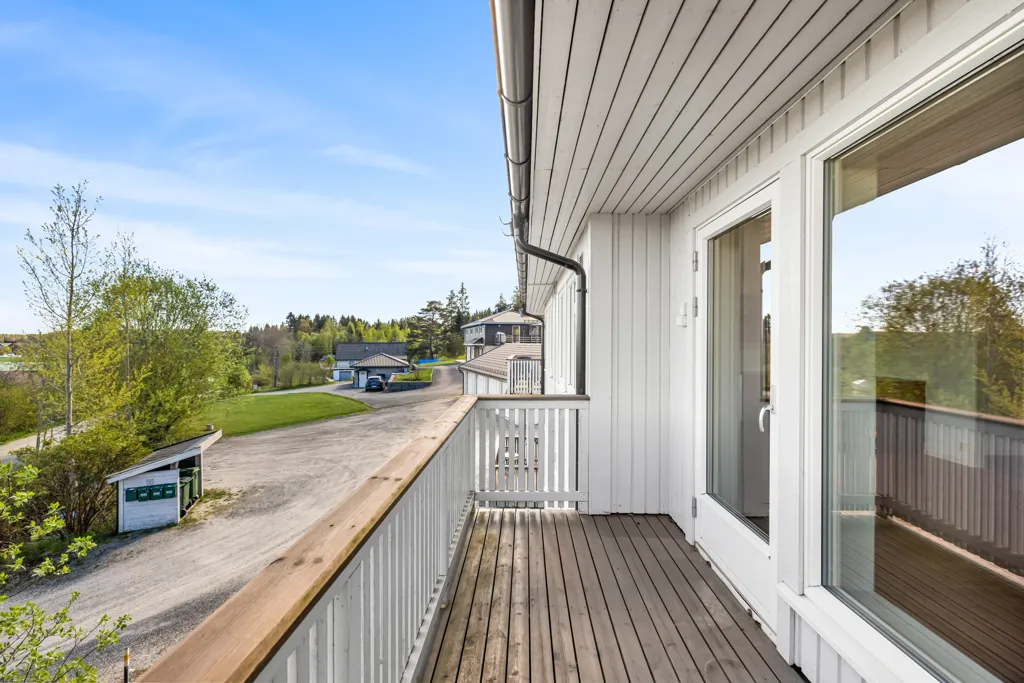 Rõdu - Well-Maintained 3-Bed Flat with Garage in Family-Friendly Area