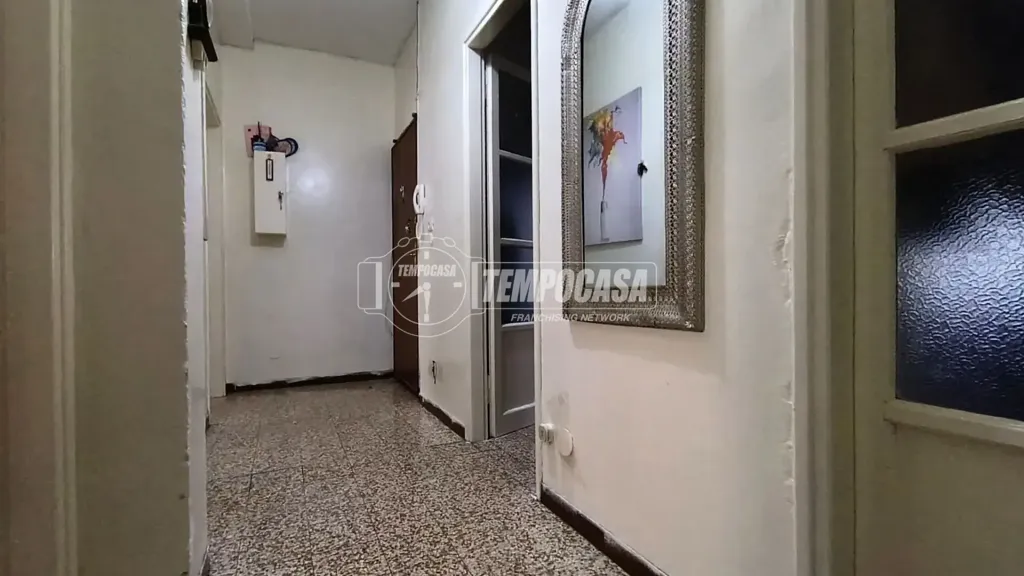 Entrée - Four-Room Apartment with Balcony in Biella