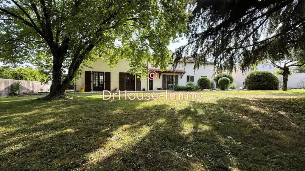 Aed - 8-Piece House with Pool in Chauray