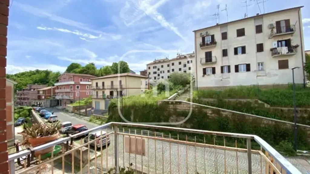 Rõdu - Bright Trilocale with Balcony in Genazzano