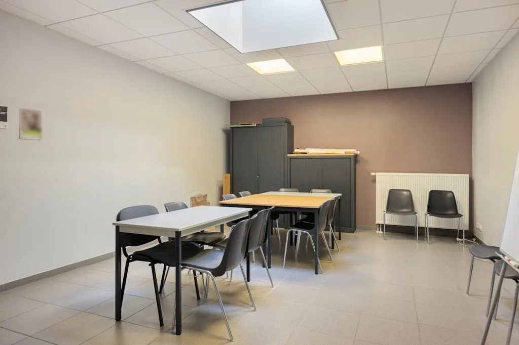 Studio - Commercial Building with Parking in Ronse