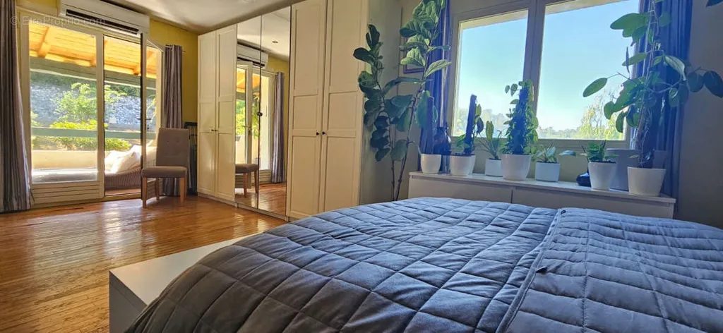 Chambres - Villa à La Gaude avec Deux Appartements