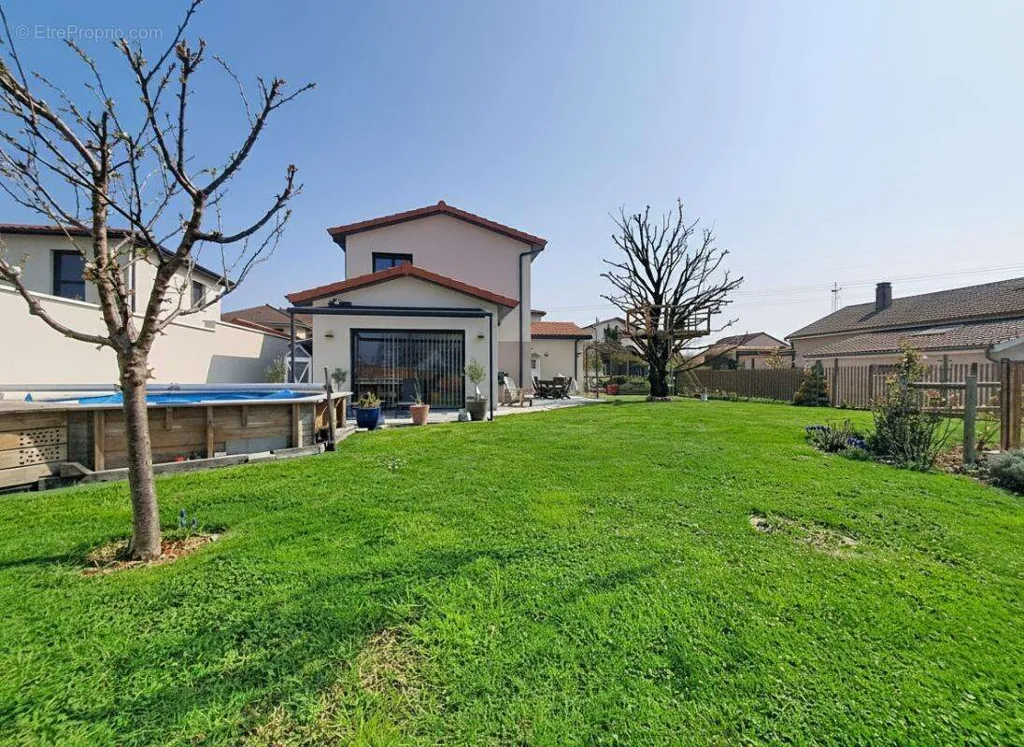 Jardin - Maison contemporaine avec piscine à Mions