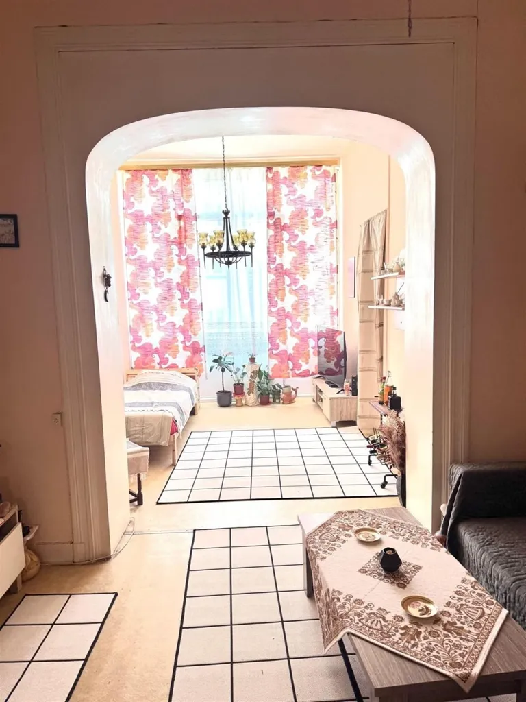 Elutuba - House with Multiple Apartments in Saint-Gilles