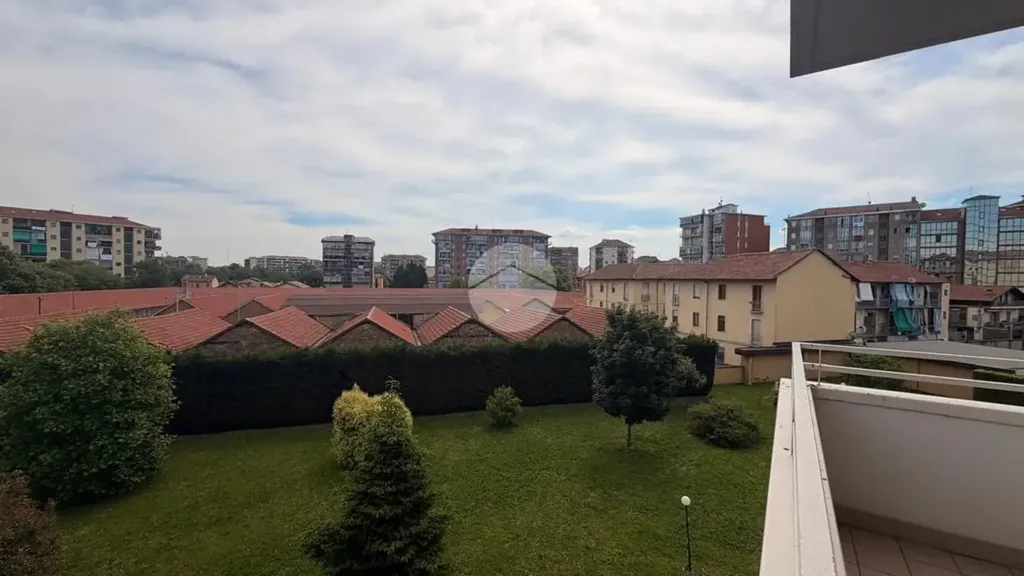 Rõdu - 2-Bedroom Apartment with Balcony in Torino