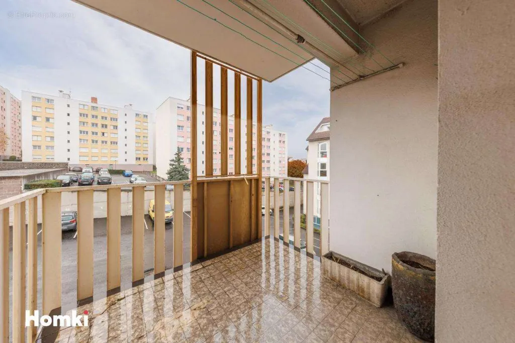 Rõdu - Top Floor Flat with Loggia in Clermont-Ferrand