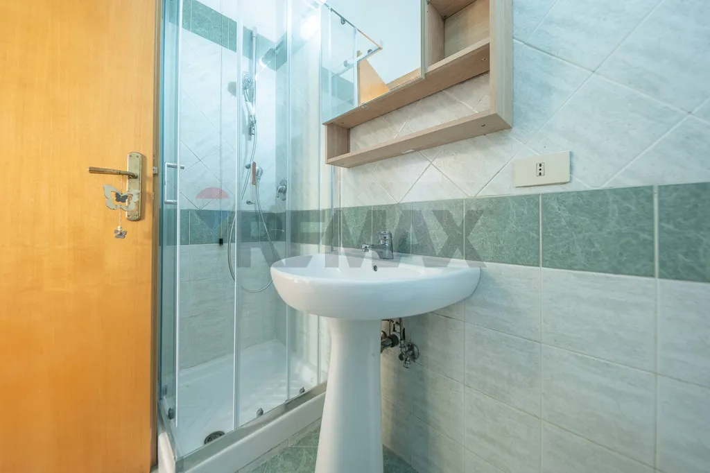 Bathrooms - Bright Apartment with Terrace in Tor Sapienza