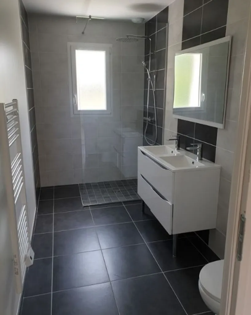 Salles de bain - Maison avec Terrasse et Garage à Lande-de-Fronsac