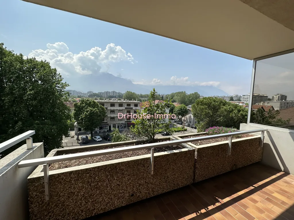 Balcony - Apartment with Balcony and Terrace in Central Location