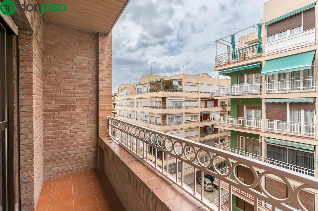 Balcon - 3-Bed Apartment with Balcony in Pajaritos, Granada