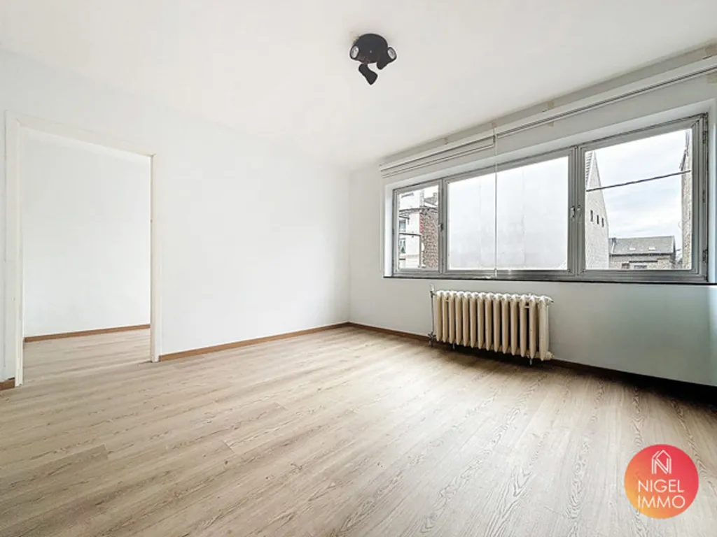 Pièces - Immeuble Mixte à Wandre avec Revenus Locatifs
