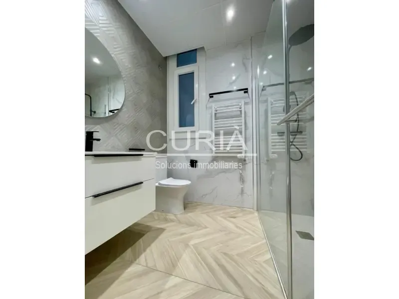 Salles de bain - Reformed Apartment with River View in Historic Centre
